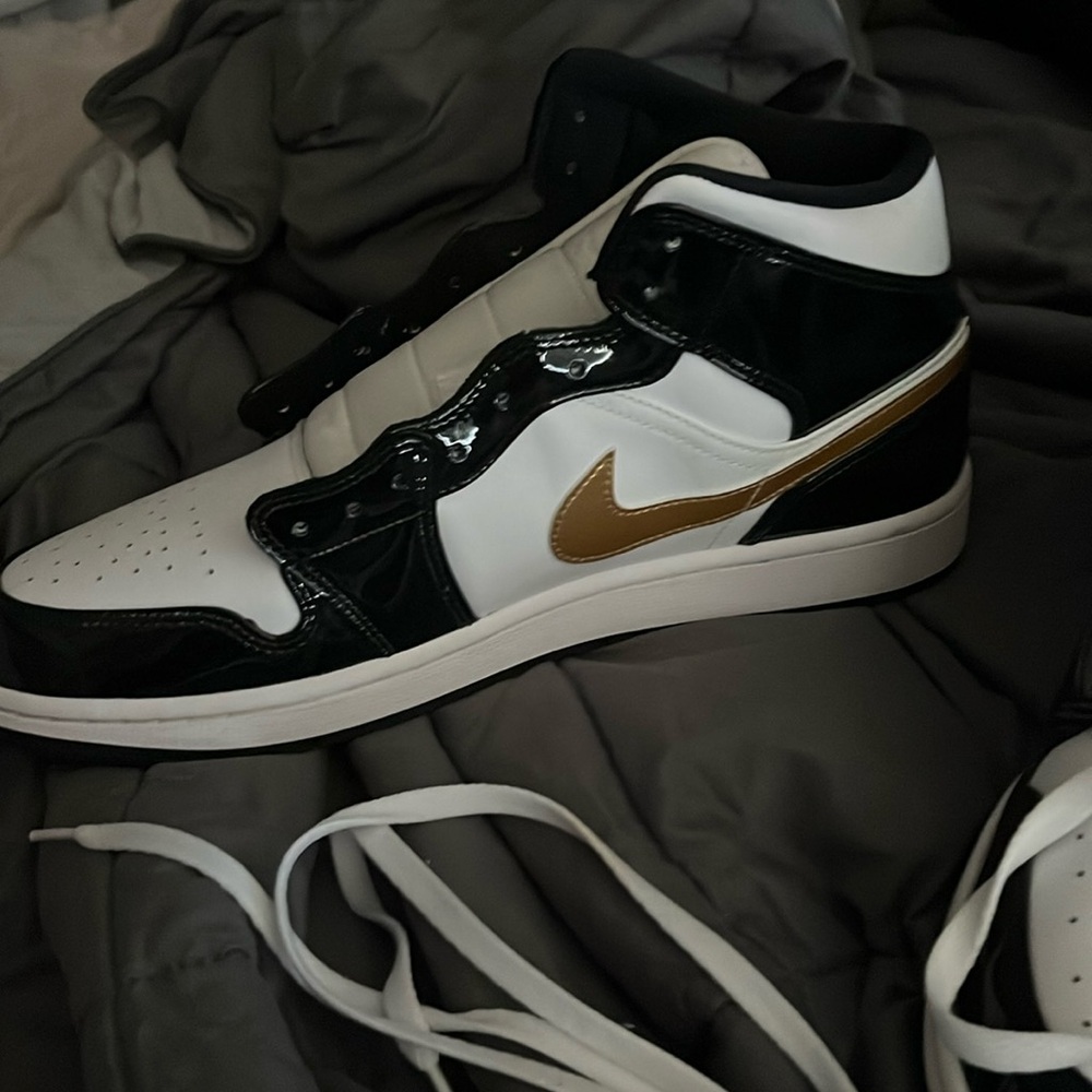 Air Jordan 1 Mid Patent Black Gold size 12